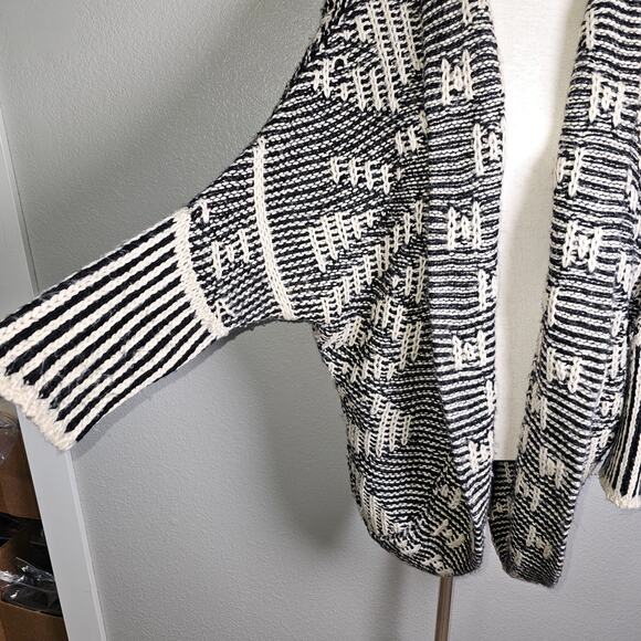 Taylor & Sage Black & White Pattern Textured Split Back Cardigan Sweater Large - Picture 3 of 9
